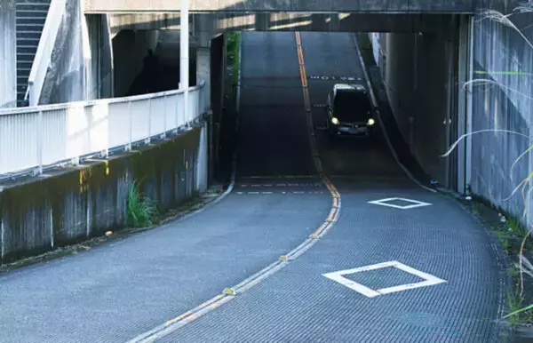 「上に道を通せばいい」なぜダメなのか？ 豪雨で水没事故が多発するのに「アンダーパス」が作られ続けるワケ  実用面からの利点とは