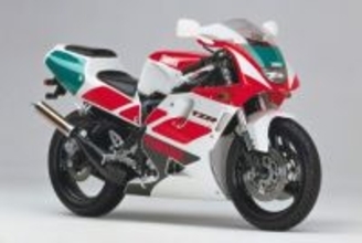 なぜ消えた？ 伝説の「2スト」バイク！ 甲高い音、オイルの匂い… 今も人を惹きつける“じゃじゃ馬”の魅力とは