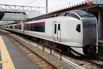全席指定・平日昼の「総武特急」どのくらい乗ってる？ 使って分かった車両の強みと座り心地