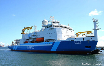未知の海域「北極」に挑む砕氷船 就役日が決定！“氷を砕く”のはいつごろから？