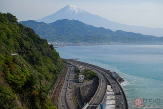 鉄道・国道・高速「3本」が1か所にギュッ！ 薩埵峠の“異常な絶景”が生まれたワケ