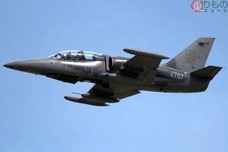 ロシア軍機に真横から「ドローン突入」攻撃の瞬間をウクライナが公開  “傑作ジェット練習機”が標的に