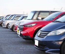 「クルマを擦ってしまった！」最もやりがちな箇所はどこ？ “いつも通り”なのに擦ってしまった…その理由も切実だった！