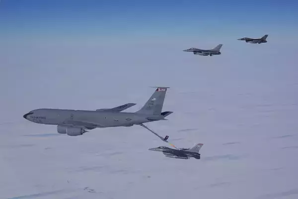 「デカければ良いワケじゃない！ 米空軍の次期空中給油機候補、KC-46の“半分サイズ”で未整備地もOK 今後のトレンド!?」の画像
