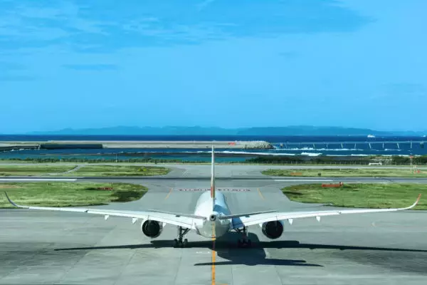 1泊5000円前後の「空港カプセルホテル」がマジで神!? 物価高騰で難しくなった「沖縄旅行の節約裏ワザ」を可能にする活用術とは
