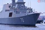 「東京に「カクカクのステルス艦」が来た！ シンガポール海軍の主力艦、初めてお台場に 特徴は外観と“最新ミサイル”」の画像1