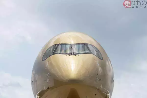 ”空飛ぶ金塊”かよ…！ SNSも騒然「世界最強級にド派手な旅客機」間もなく就航 まさかの「成田行き」が初便!?
