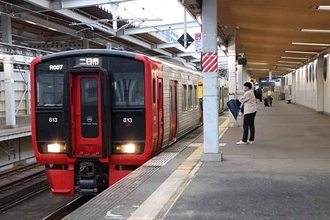 地味に進むJR普通列車の「ロングシート化」仕方ないことなのか？ 旅情・快適さ・それより“効率”という時代