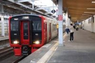 地味に進むJR普通列車の「ロングシート化」仕方ないことなのか？ 旅情・快適さ・それより“効率”という時代