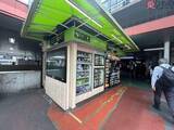 「「駅のコンビニ」に“禁断兵器”が爆誕！ 「二郎系ラーメン」をおにぎりに…食べたら「ニンニクバキバキ＆実質ヘルシー」」の画像1