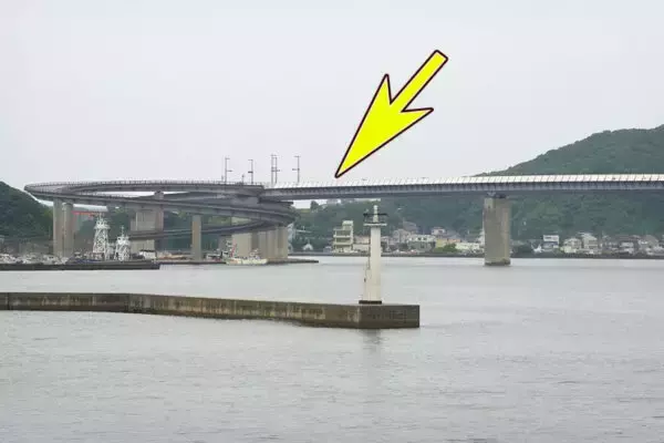 「港をまたぐ巨大橋」＋「くるくる回るループ橋」が合体!? 走ってビックリ「県内最長の橋」 まるでペンパイナッポーアッポーペンみたいな構造