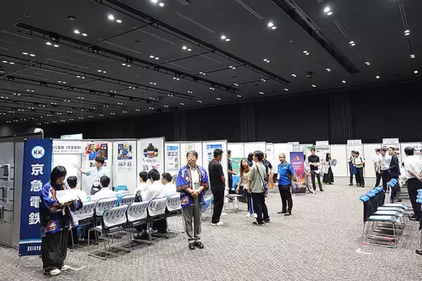 鉄道業界の「裾野の広さがわかる」 類を見ない「就活フェア」開催 親会社も子会社も“みんな平等”で争奪戦！