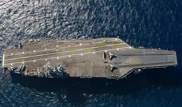 「発着甲板が多いほど便利じゃん！「階段みたいな空母」日本海軍の試行錯誤 その結末は？」の画像