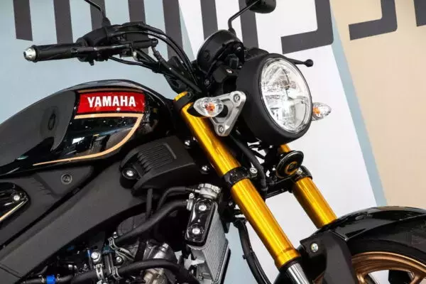 高速も走れる「軽二輪のXSR」ついに登場！ レトロな見た目で“中身は最新式” ヤマハ「XSR155」日本デビュー