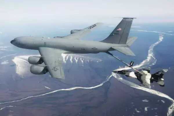 空の戦いが一変!?「ステルス空中給油機」米軍の次世代プロジェクト 睨むのは中国との将来戦か