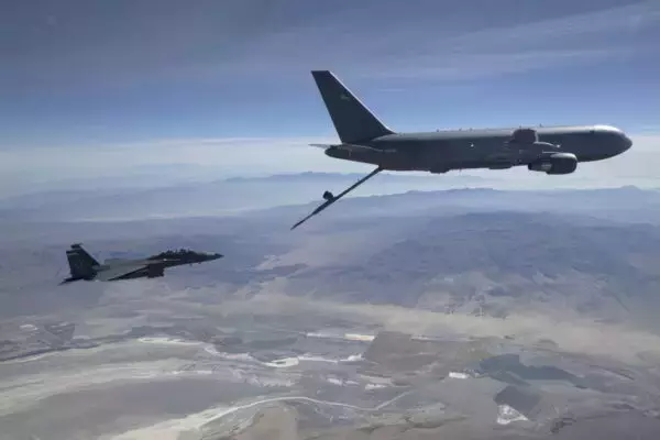 「空の戦いが一変!?「ステルス空中給油機」米軍の次世代プロジェクト 睨むのは中国との将来戦か」の画像