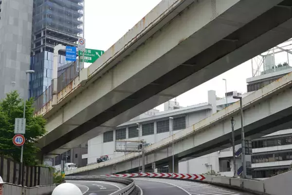 「伝説の難工事」に…？ 首都高「日本橋区間の地下化」現場を公開 聞けば聞くほど“条件キビしすぎる！”