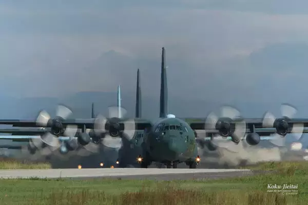 海自の「全然使えない輸送機」ついに後継機選定へ なぜ“安物買いの銭失い”をしてしまったのか？