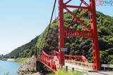 「もうすぐ水没… 日本唯一「幻の橋」渡ってみた “圧巻の絶景” 味わえるのは今だけ！ 世界でも現存3つだけの激レア構造」の画像1