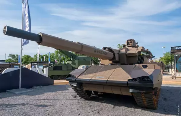 仏独共同開発の“中継ぎ”戦車が実はかなりハイテク!?「無人砲塔」で射撃する様子などを動画公開