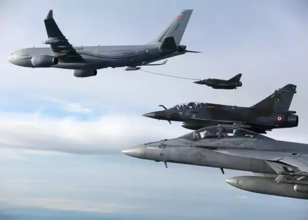 日本と違う道へ… イタリアが新型空中給油機にエアバスを採用！ ボーイング製KC-46Aを見限った切実な理由
