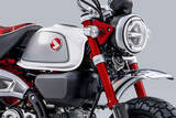 「これぞモンキー！な“チェック柄シート”復活！ ホンダ「モンキー125」新カラーリングがニクい！」の画像1