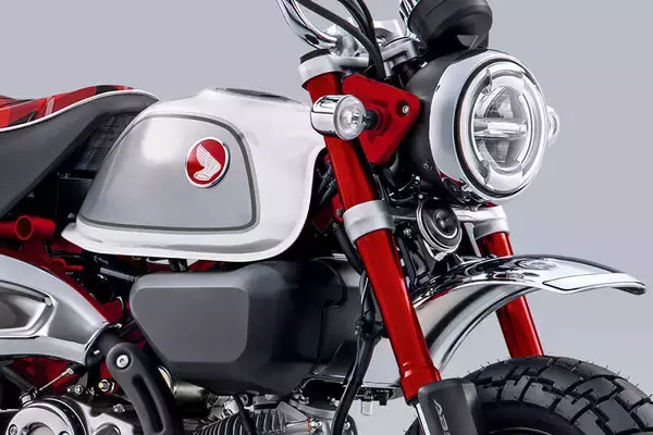 これぞモンキー！な“チェック柄シート”復活！ ホンダ「モンキー125」新カラーリングがニクい！