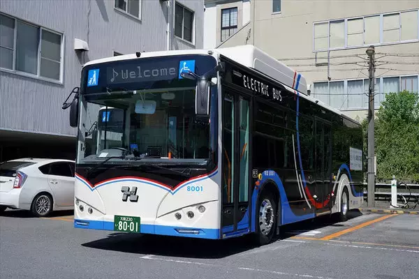 阪急バスの「電気バス」一般路線に登場  阪大のバスと同じ 千里NTを走る