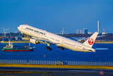 「羽田空港C滑走路、今日から運用再開 航空機衝突事故で閉鎖 ただ一部便では欠航も」の画像1