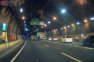 首都高の「高級外車」がトンネル内で大炎上！ “火だるまになる”恐怖の一部始終を捉えた映像が公開 ドライバーに批判も