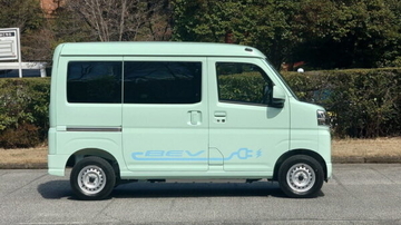 重さ300kg増しでも「ガソリン車と何も変わらない」本当か？ ダイハツ初の量産EVに乗った 「重いからイイのよ」も多数!?