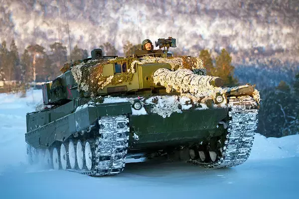 「レオパルト2」戦車 こんどはノルウェーからウクライナへ供与 “戦車回収車”などもセット