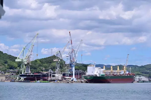 「いよいよ「水素エンジンの大型船」続々登場へ！ “化石燃料へ回帰”でもむしろ安くなる？ 国内3社で世界をリード」の画像