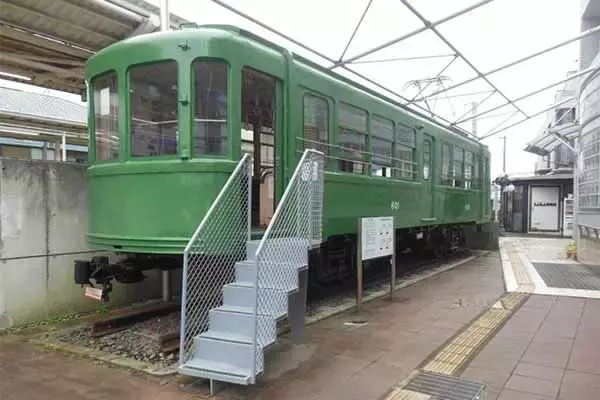 「現行グリーン」と「玉電ツートン」どっちがいい？ 車両補修で区が寄附と投票を呼び掛け