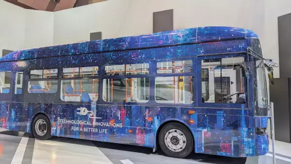 日本のEVバス「シェア7割のメーカー」が新型を発表！ ついに“死角ゼロ”のフルラインナップを実現へ