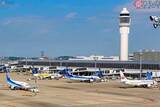 「中部空港で「超巨大怪鳥機」が“奇跡の共演”！ SNSも「神々しい」と驚愕…“圧巻の光景”が公開される」の画像1