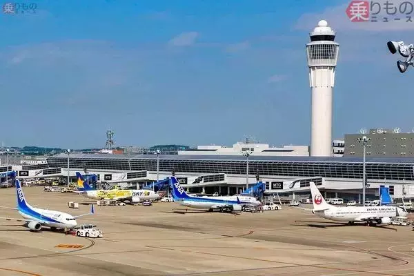中部空港で「超巨大怪鳥機」が“奇跡の共演”！ SNSも「神々しい」と驚愕…“圧巻の光景”が公開される