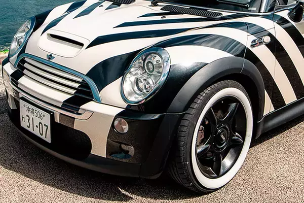 目立ってナンボ？ MINI専門レンタカー店登場 車種も目立つが全車とにかく派手！