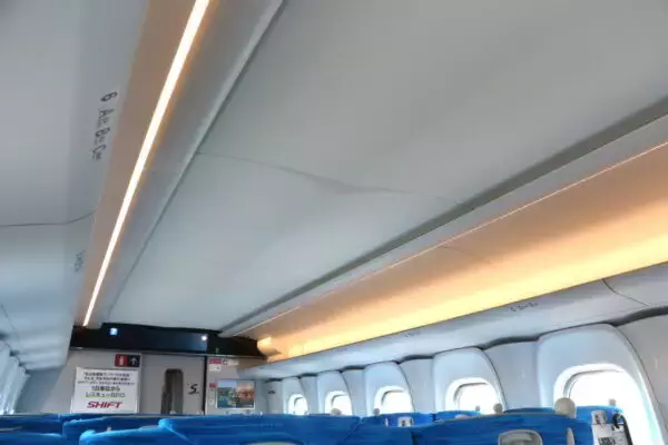 新幹線に存在する「唯一の踏切」とは？ 最新車両の“バッテリ自走”で乗ったまま通過してみた