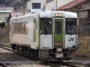 JR東日本「異例の指定席」ダイヤ改正で消滅！「重宝されている」のに…急行時代から36年の車両、交代で“フツーの席”に