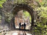 「「日本一短いトンネル」こんなに短かったのか…！ まるで現役当時のままの廃線を“自力で通過” ウワサ通りの超人気アトラクションを体験」の画像1