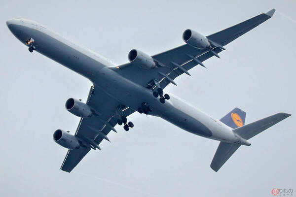 珍機「地下にトイレがある激長胴旅客機」まさかの増備！ 退役濃厚から復活…なぜ？ ルフトハンザ