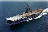 「なぜ空母の甲板は2種類ある？ 空母化した「かが」が米原子力空母と違う形の理由」の画像1