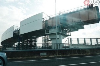 伊勢湾岸道の上で巨大な橋げたが「ピタッ」とハマる！ 圧巻の「激レア映像」が公開 西知多道路つなぐ「東海JCT」