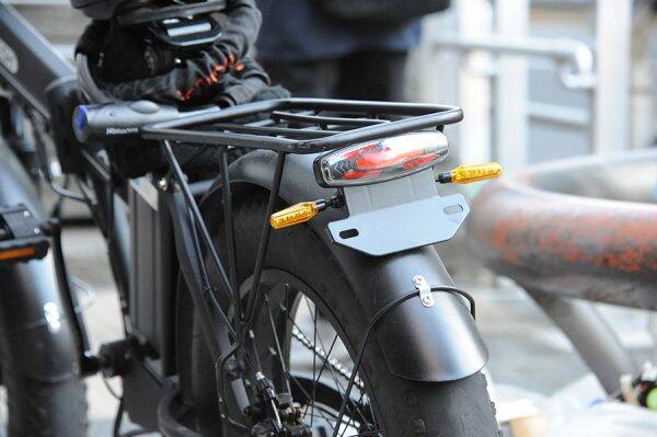 「ペダル漕いでても“チャリ”じゃないだろ！」決め手は異様なスピード 改造自転車“無免許で逮捕”の裏側