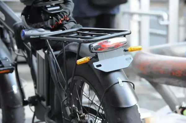 「「ペダル漕いでても“チャリ”じゃないだろ！」決め手は異様なスピード 改造自転車“無免許で逮捕”の裏側」の画像