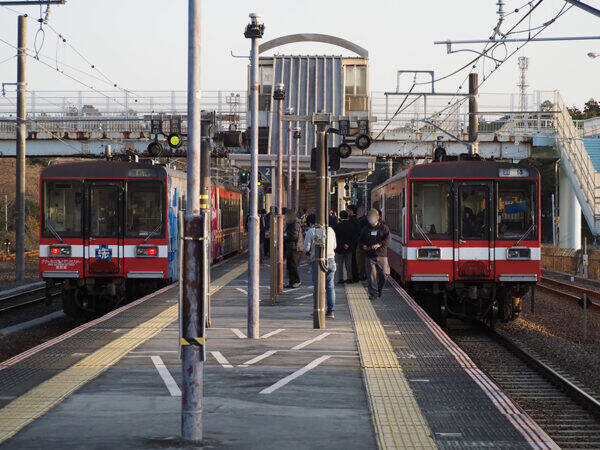 「異色すぎる急行列車」を再現！ ディーゼル機関車に“気動車”を連結しちゃったワケ 「路線図にない区間」を体験してきた