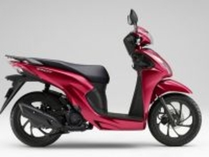 「スクーター界のカローラ」!? 多彩すぎる派生モデルはベースがすごいから！ 9年ぶり“原付免許OKモデル”も登場のホンダ「ディオ」を振り返る