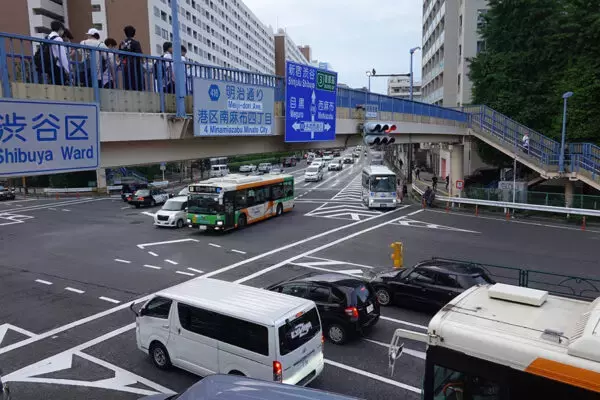 山手線のなかの鉄道空白地帯＝“港区の奥のほう”には何があるのか バスが行き交う“区境らへん”