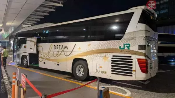 「東京⇔大阪「最高設備のJR夜行高速バス」とは？ カーテン閉めれば“ほぼ個室” まるでベッド!?な豪華座席で熟睡」の画像